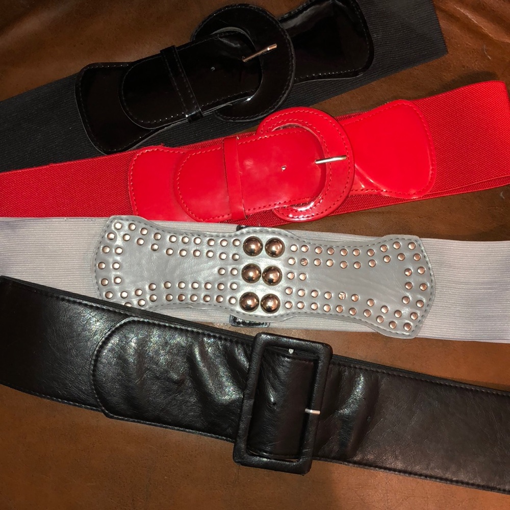 •Bundle• 4 Stretch Belts.     NOT FOR SALE•